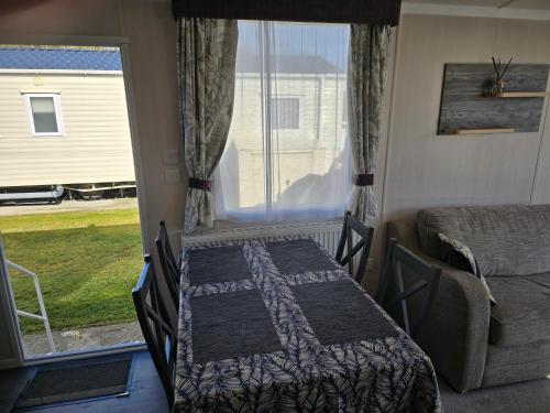Posezení v ubytování 3 Bed-Sleeps 8-Free Parking-5 Min to Beach