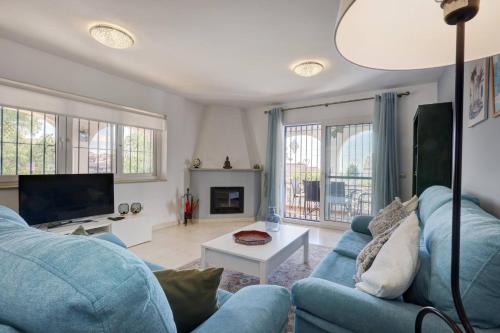 089 Traditional Andalusian 3 Bed Villa with Private Pool