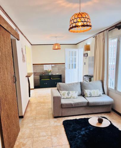 a living room with a couch and a table at Depto CENTRICO AURA in Río Gallegos