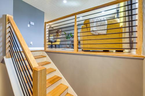 Φωτογραφία από το άλμπουμ του 1 Mi to Dtwn Lynchburg Charming Family Home! σε Lynchburg