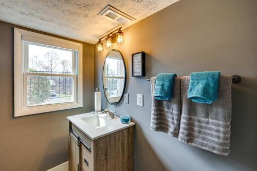 Ένα μπάνιο στο 1 Mi to Dtwn Lynchburg Charming Family Home!