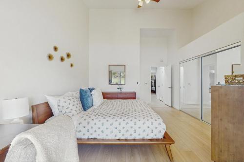 En eller flere senge i et værelse på Palm Paradise