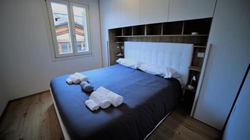 Postel nebo postele na pokoji v ubytování Rovetta Tre Piazze Apartments