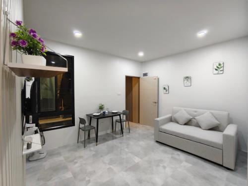 a living room with a couch and a table at 629 Home for rent, Rawai in Ban Saiyuan (1)