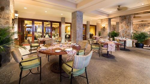 a restaurant with tables and chairs in a room at Pierre Mundo Imperial Riviera Diamante Acapulco All Inclusive in Acapulco