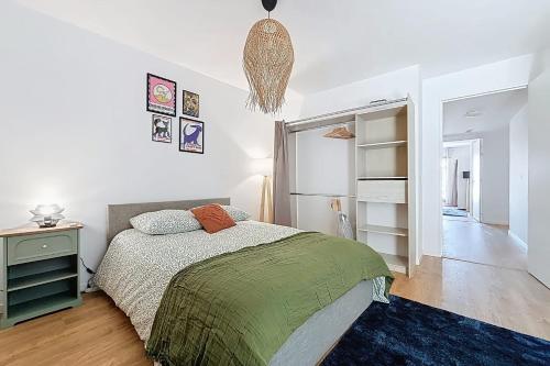 Photo de la galerie de l'établissement Large modern apartment with rooftop, à Montreuil