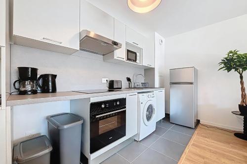 Photo de la galerie de l'établissement Large modern apartment with rooftop, à Montreuil