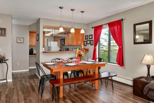 Galeriebild der Unterkunft Classic AK Townhome 2BR 2BA in Kenai