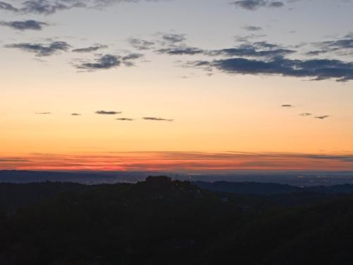 a sunset over a mountain range with the sky at Sweet Sky apartman in Samobor