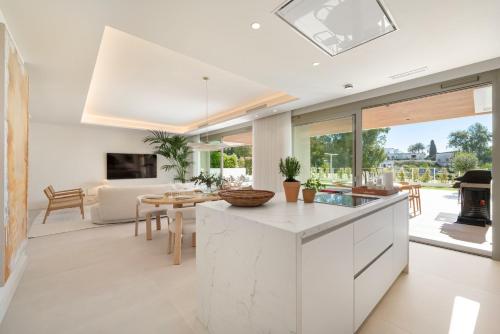 Benalus 4-Bedroom Duplex in Golden Mile