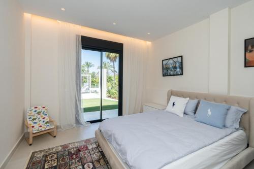 Stunning 6-Bedroom Villa in Guadalmina Baja
