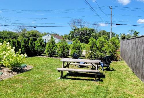 2 Bedroom Beach Condo 1 block from Oceanにある庭