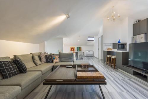 Duplex 3-BR with Port Viewにあるテレビまたはエンターテインメントセンター