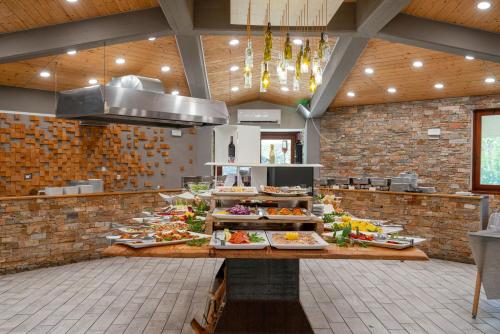 a restaurant with a buffet of food on display at Club Esse Sporting in Stintino
