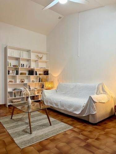 a bedroom with a bed and a coffee table at T2 vue mer avec accès direct lagon et 5 min plage in Sainte-Anne
