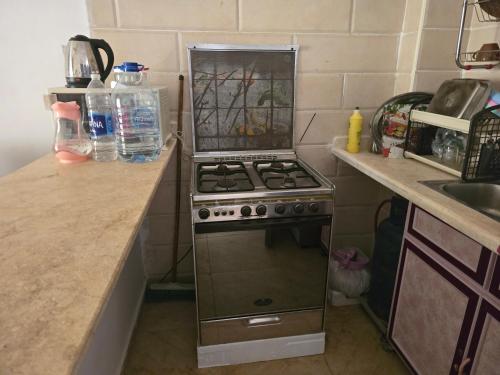 Kuchyň nebo kuchyňský kout v ubytování Blue lagoon 2 bed room apartment, AC for rent in ras sidr If you love calm this is for you 2 days minimum FAMILY only please