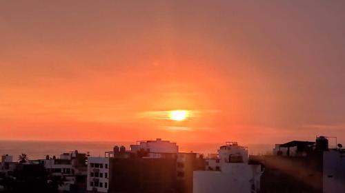 Východ nebo západ slunce při pohledu z apartmánu nebo okolí