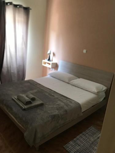 a bed with a pair of shoes sitting on it at Casa Andrade Delgado - Rocha Grande in Ponta do Sol