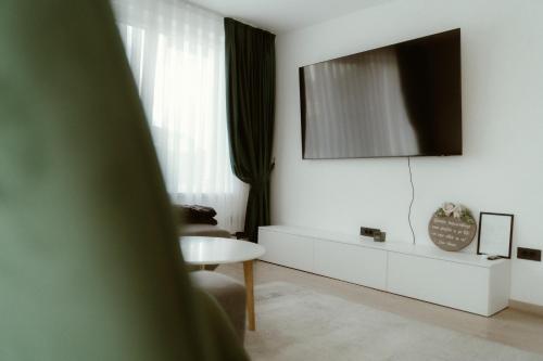 a white room with a sink and a mirror at Casa Abiiani in Oradea