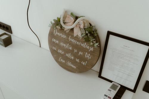a sign sitting on a desk next to a computer at Casa Abiiani in Oradea