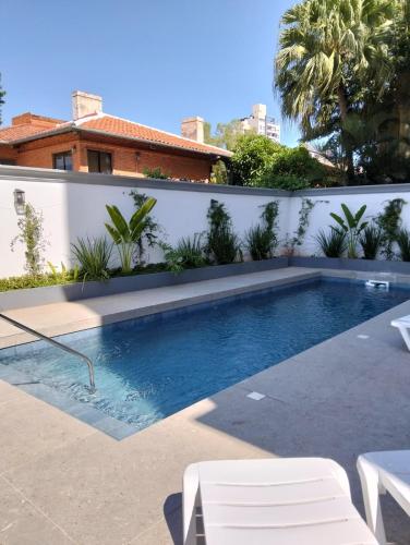 La pileta dentro o cerca de Edificio Emperador