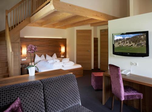 Μια τηλεόραση ή/και κέντρο ψυχαγωγίας στο Hotel Stoeres - Active wellbeing