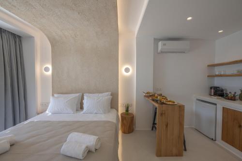 a bedroom with a bed with two towels on it at Kastraki Riviera in Kastraki Naxou