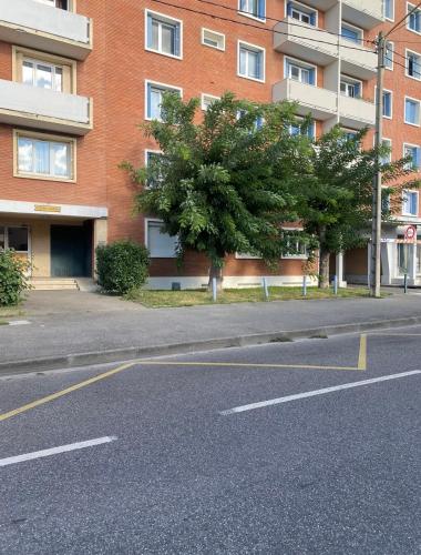 Photo de la galerie de l'établissement Studio equipé - metro canal du midi 5 min - parking privé - Free checkIn, à Toulouse