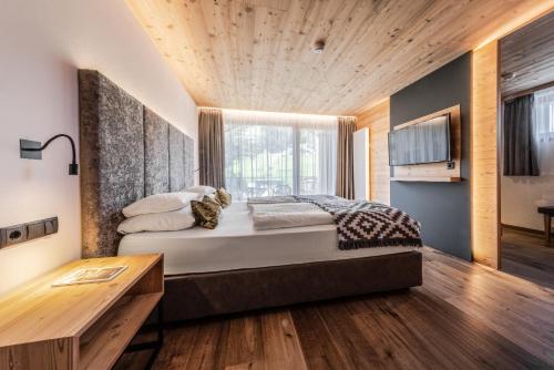 Ένα ή περισσότερα κρεβάτια σε δωμάτιο στο Hotel Stoeres - Active wellbeing