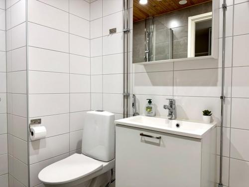 Ένα μπάνιο στο Stylish Apartment In The Heart Of Oulu