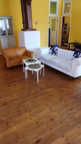 Χώρος καθιστικού στο Loft in der Stadtmühle, die größte Fewo in Wismar