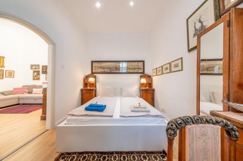 A bed or beds in a room at Hungarian Souvenir