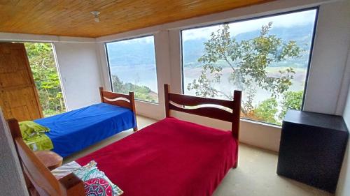 Una cama o camas en una habitación de Cabañas Ecoturismo Evy