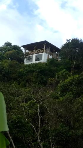 Un paisaje natural cerca del chalet de montaña