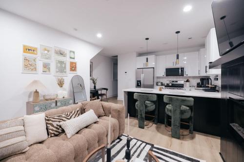 a living room with a couch and a kitchen at Parisian Retreat 6min to Main Quandrangle U of C in Chicago