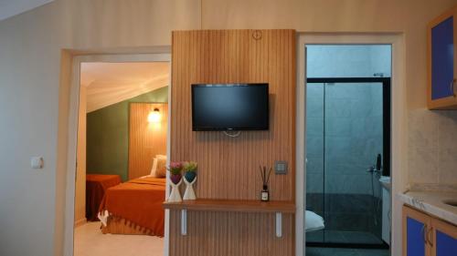 TV a/nebo společenská místnost v ubytování Sureyya Hotel By Kalipso