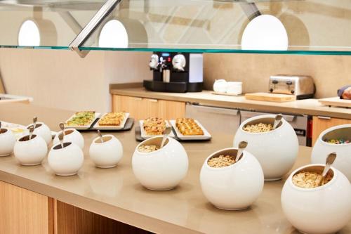 SpringHill Suites by Marriott Old Montreal Image