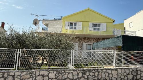 Apartments Petar - Parking and Seaview