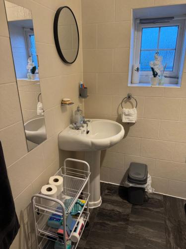 Ένα μπάνιο στο Cosy countryside stay- Waters Upton, Telford
