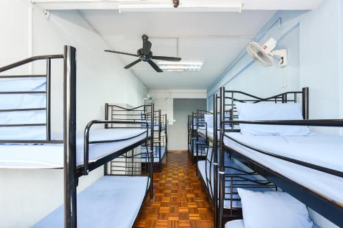 a row of bunk beds in a dorm room at Hotel O Kuantan Backpackers in Kuantan
