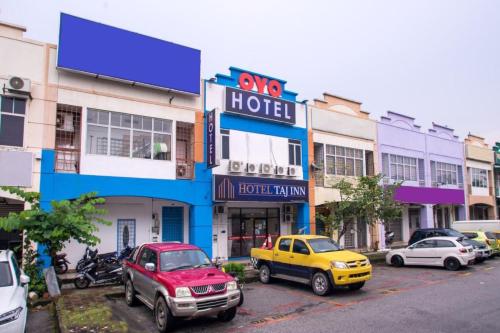 a group of cars parked in front of a hotel at Hotel O Taj (seksyen 13) in Shah Alam