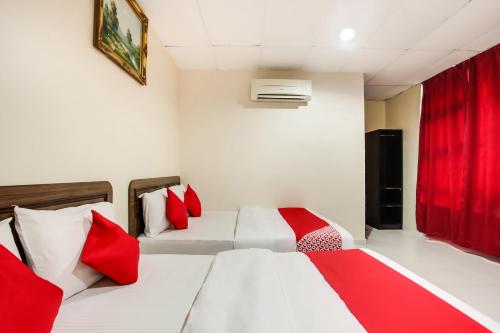 Super OYO 89427 Kavanas Hotel Taipingにあるベッド
