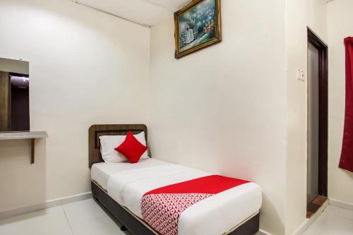 Postel nebo postele na pokoji v ubytování Super OYO 89427 Kavanas Hotel Taiping
