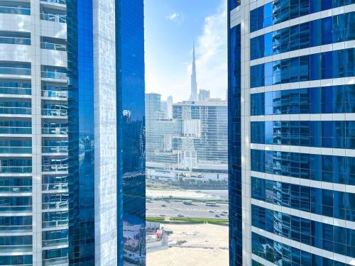 2BR Apartment in Paramount Tower