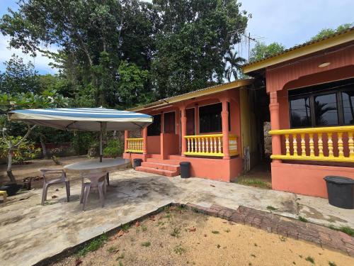 Gallery image of Hotel O Kamal Guest House Marang in Kampong Kijing
