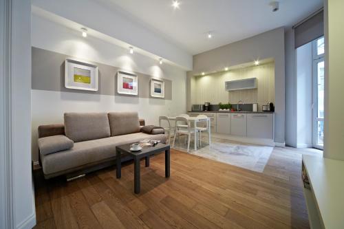 Kuchyň nebo kuchyňský kout v ubytování MOKO Apartments