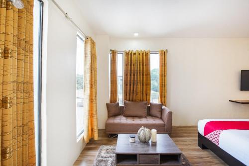 Postel nebo postele na pokoji v ubytování OYO 489 Casa Mia Hotel Suites