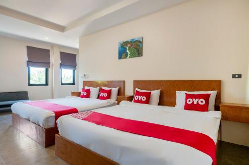 Ένα ή περισσότερα κρεβάτια σε δωμάτιο στο OYO 665 Sj House Hotel