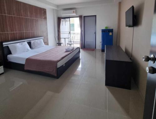 Foto dalla galleria di OYO 75504 Ratchapruek Apartment Angthong a Ang Thong