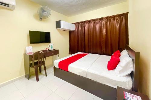Postel nebo postele na pokoji v ubytování OYO 90369 Safari Hotel Lumut